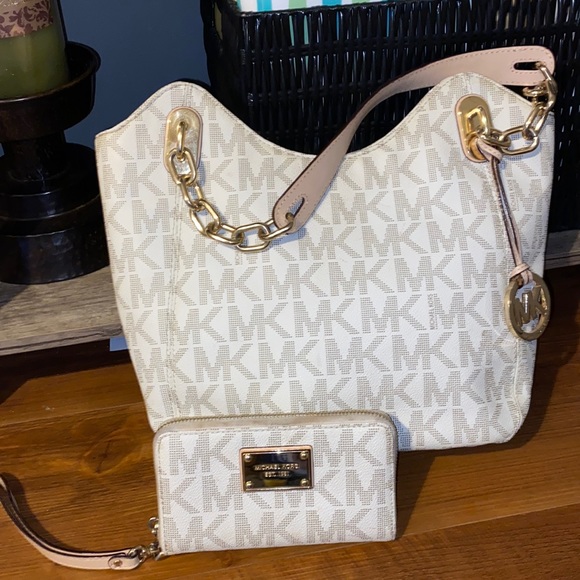 Michael Kors Handbags - Michael Kors bag with wallet